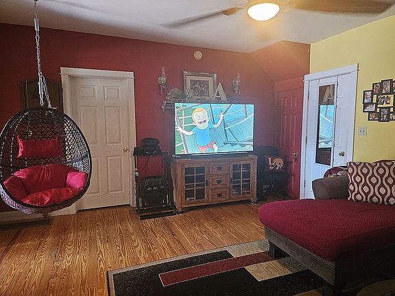 3rd image of 524 N College Ave
