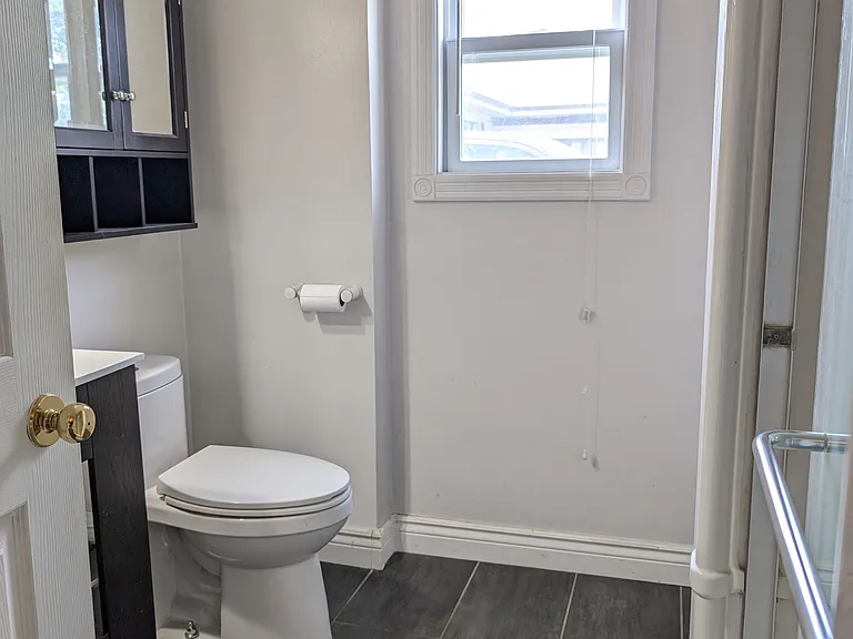 1478 Simcoe St N — Photo 13