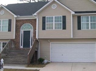 4085 Round Stone Dr, Snellville, GA 30039