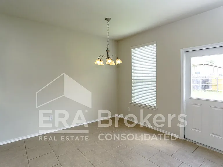 8918 Night View Dr — Photo 5