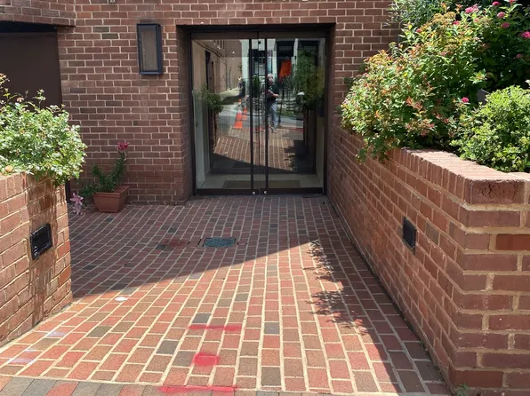 1045 31st St NW APT 401, Washington, DC 20007