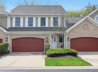11125 Indian Woods Dr, Indian Head Park, IL 60525