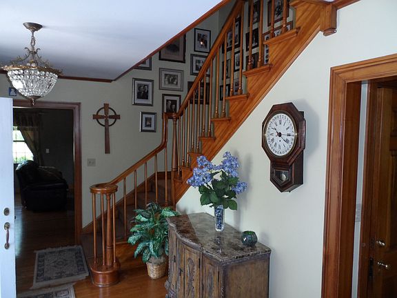 Entry way & Staircase