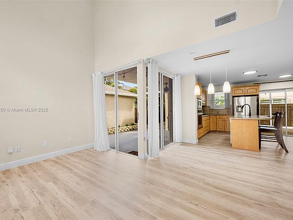 4th image of 11862 NW 13th St