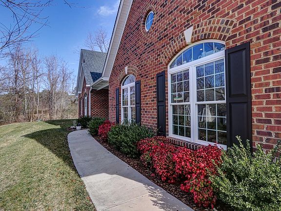 3rd image of 1249 Fleming Way
