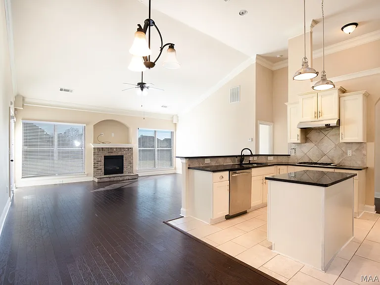 9212 Concord Park Dr — Photo 10