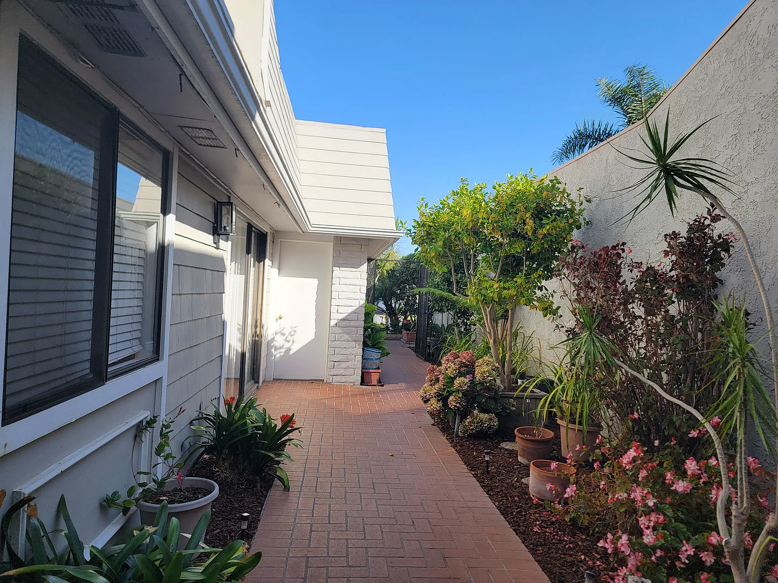 3 bed, 1804 sqft, $5,500 — Photo 2