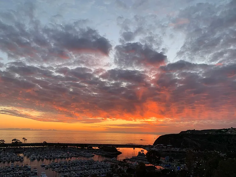 Walking distance to the Harbor in Dana Point. You can hear the seals barking from the harbor at night. Great flat surface walking for miles in the harbor. An abundance of recreational options.