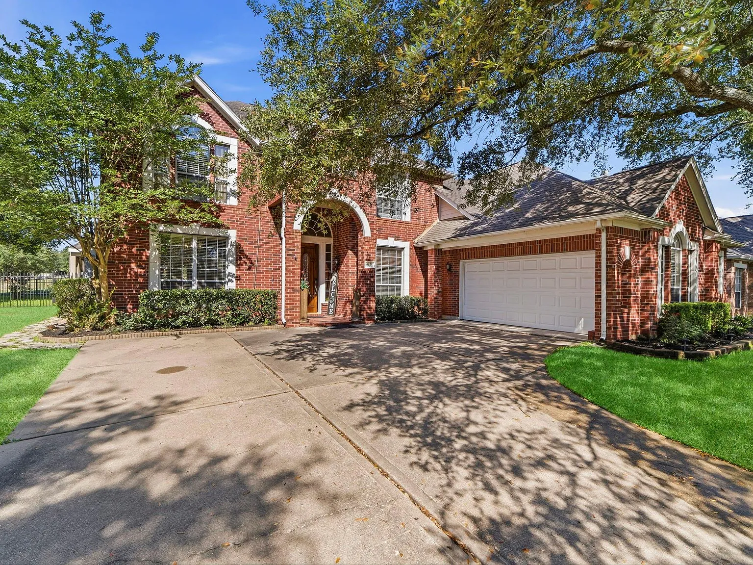 4 bed, 3.5 bath, 3907 sqft, $4,300 — Photo 4