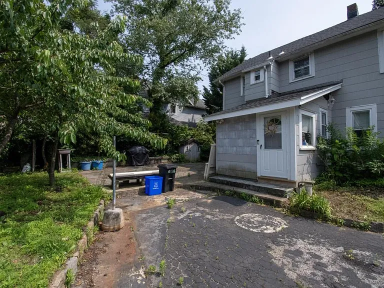 25 Hillside Ave — Photo 2