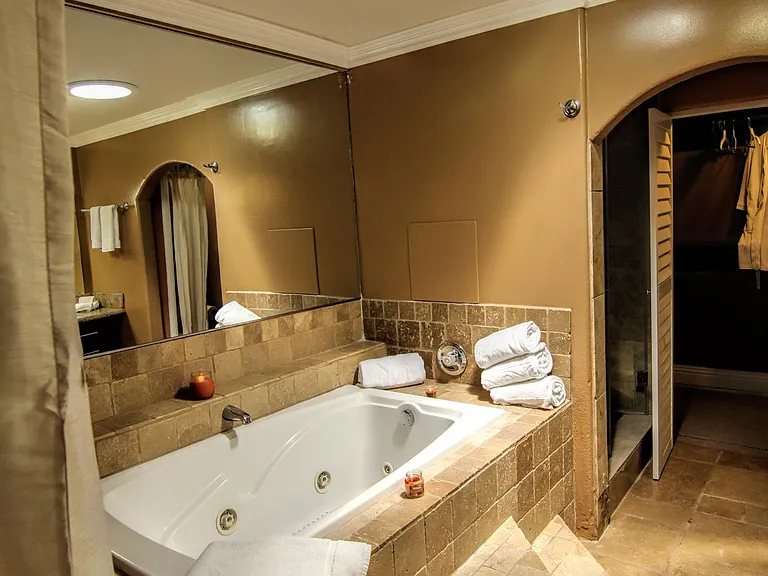 356 S Mohler Dr — Photo 5