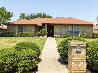 3034 Panhandle Dr, Grapevine, TX 76051