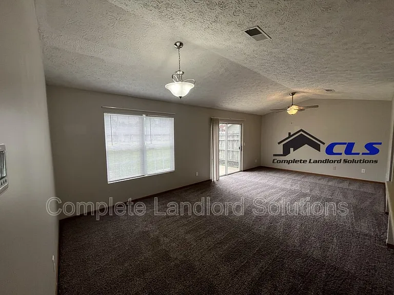 567 Farrington St — Photo 4