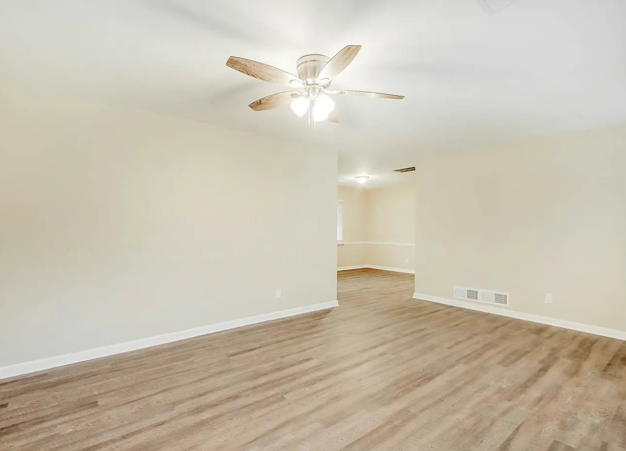 3 bed, 1744 sqft, $2,095 — Photo 3