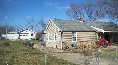 2nd image of 1913 Parkamo Ave