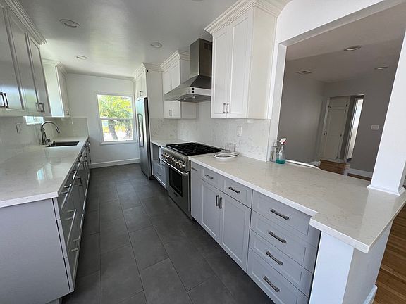 3rd image of 5017 Steveann St
