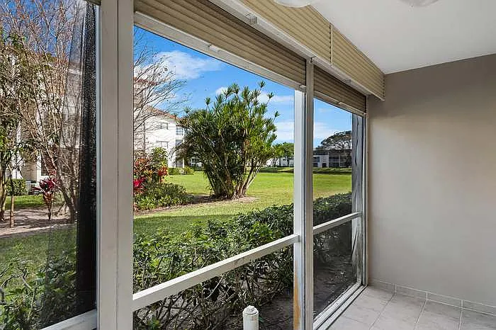1 bed, 1.5 bath, 702 sqft, $1,650 — Photo 1