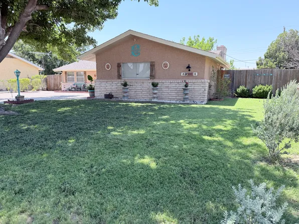 308 Twin Diamond Rd, Roswell, NM 88201