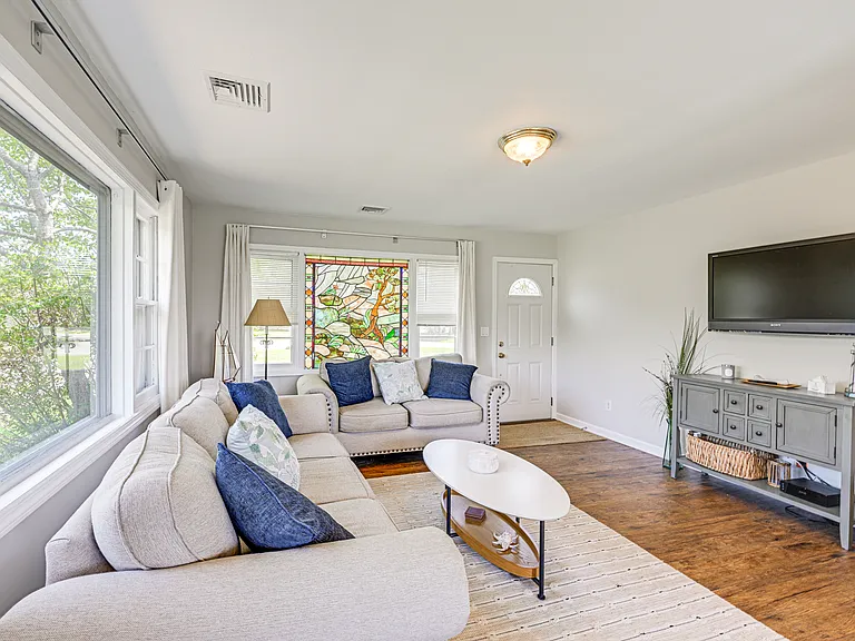 25 Seatuck Ln — Photo 8