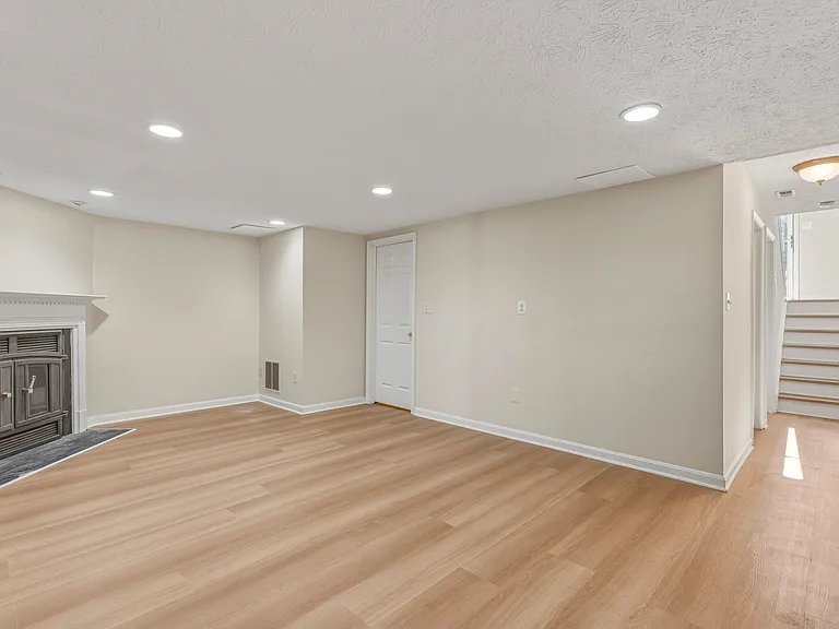 55 Oak Crest Ct — Photo 29