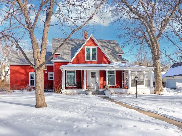 717 W 21st St, Kearney, NE 68845