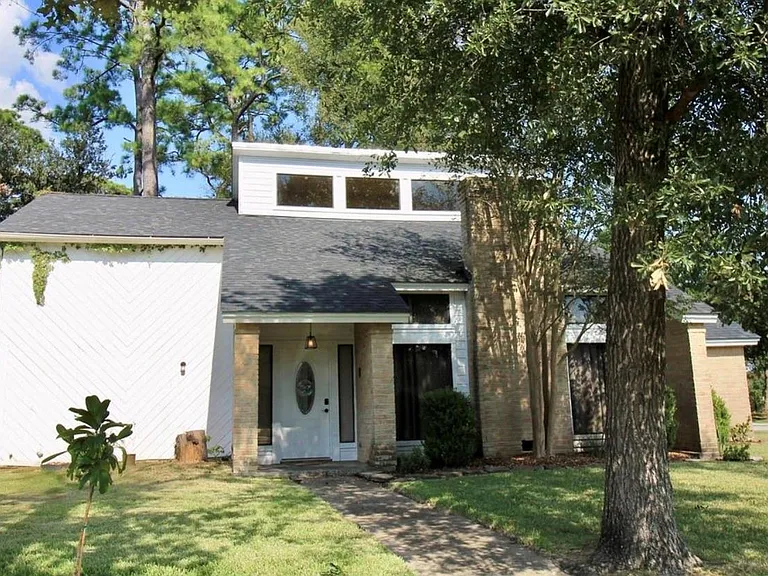 4701 Spring Ln — Photo 1