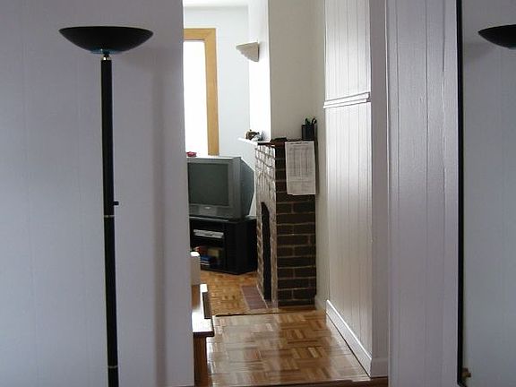 Dining room (to living room)