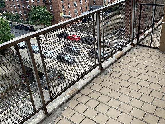 4th image of 3825 Parsons Blvd APT 4F