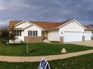 329 E Terrace Dr, Center Point, IA 52213