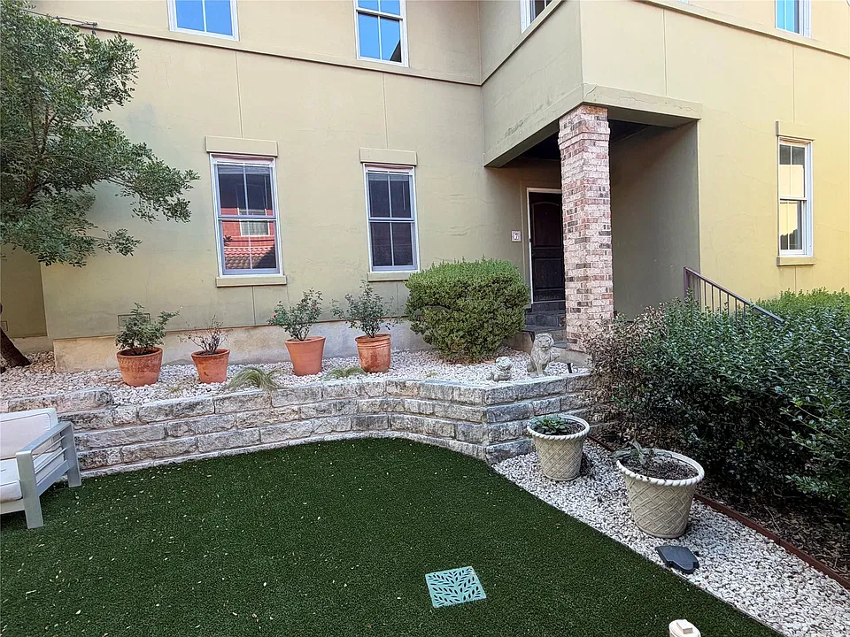 2101 N Lamar Blvd #7-A