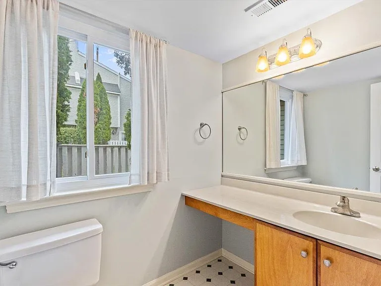 33 Hillcroft Way — Photo 6