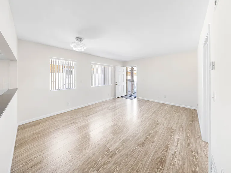 10225 Fernglen Ave #1/2 — Photo 3