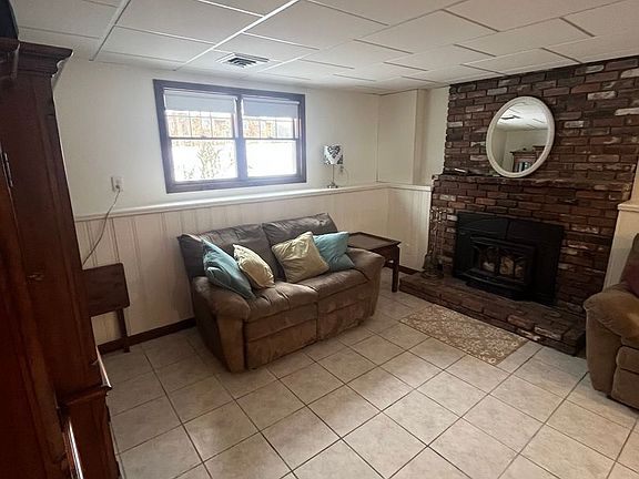 5th image of 35 Lincoln Ln