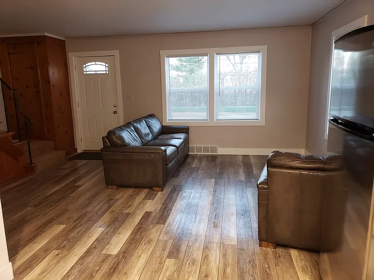 827 Beach Ave — Photo 5