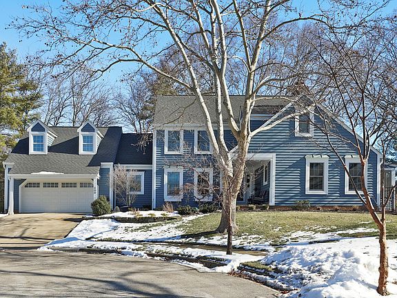 2nd image of 300 Greenbrier Ct