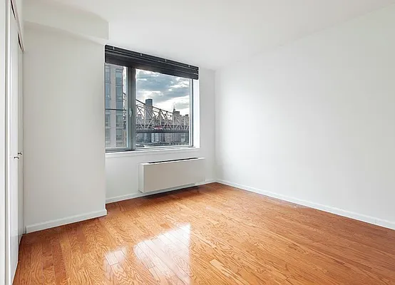 Rented by Warburg | media 10