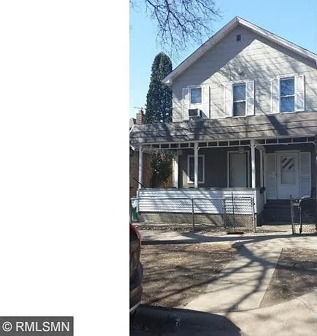 3 bed, 1050 sqft, $2,052 — Photo 3
