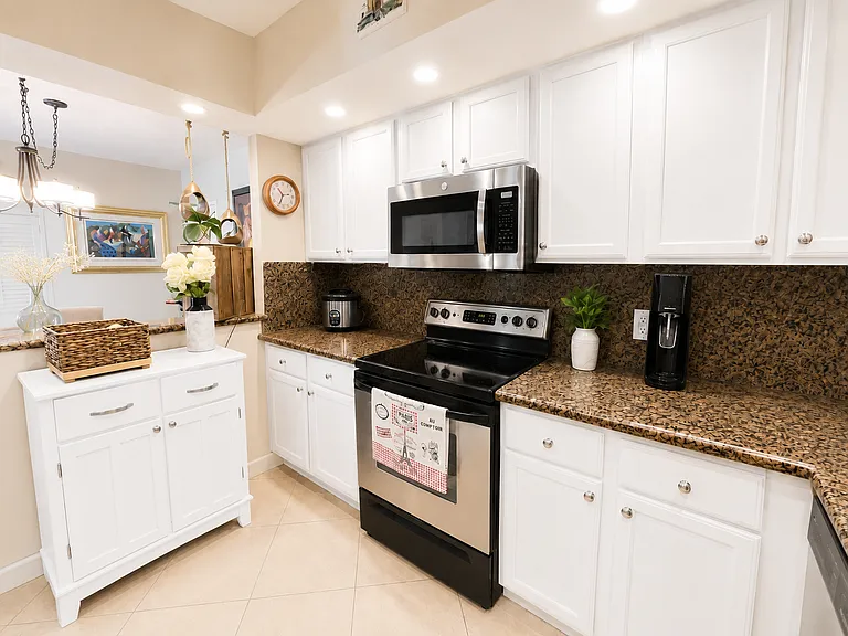 5600 Collins Ave #17U — Photo 9