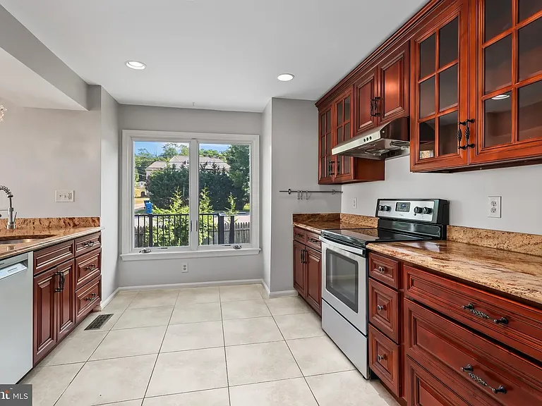 8421 Hollis Ln — Photo 24