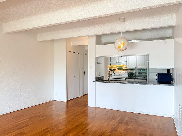 1433 N Williams St #602 — Photo 11