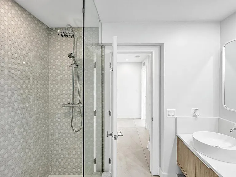 5581 NE 31st Ave — Photo 34