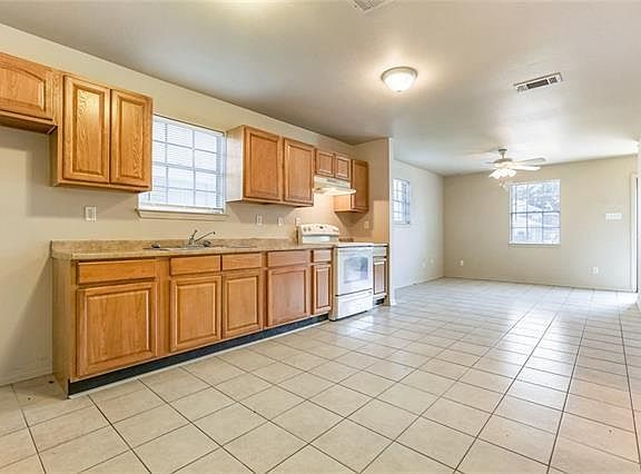 4th image of 8511 Deerfield St