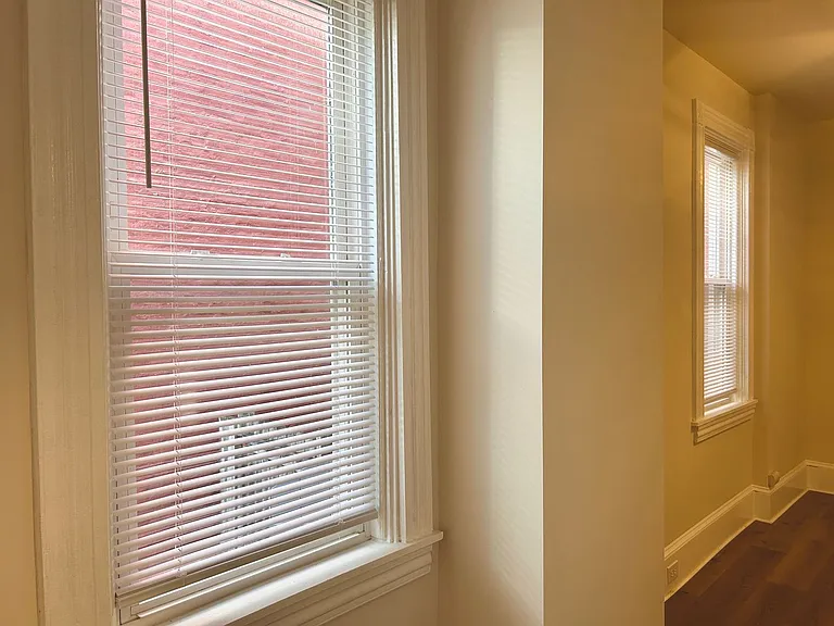 230 1/2 W Walnut St — Photo 10