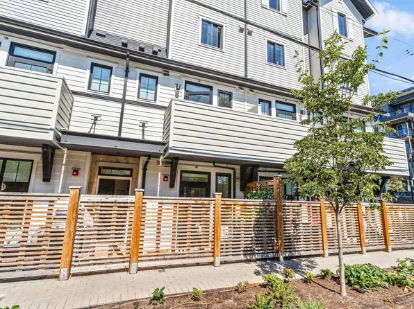 237 Ridgeway Ave #6, North Vancouver, BC V7L 0H6
