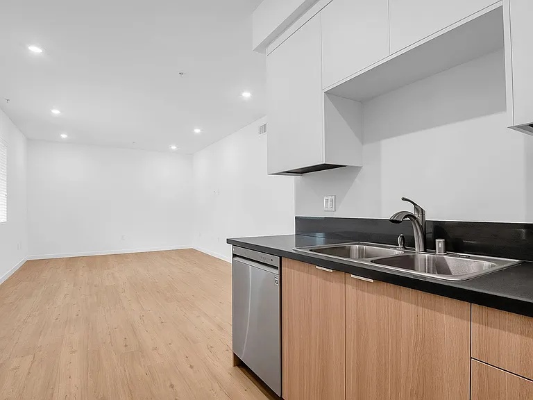 14333 Sylvan St — Photo 22
