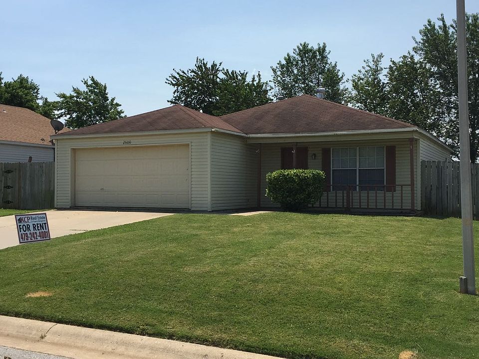 1st image of 2600 Parkcrest Dr