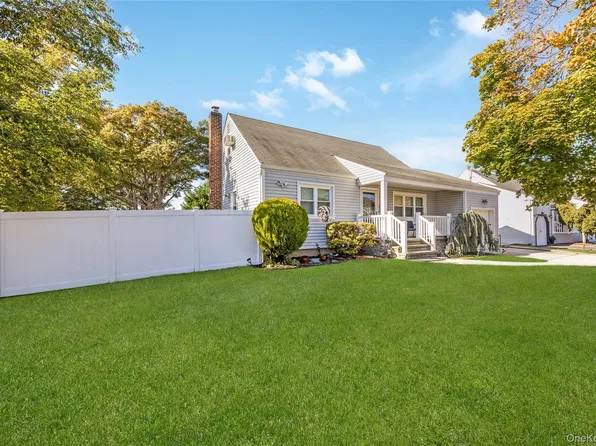 111 Sunset Avenue, Farmingdale, NY 11735