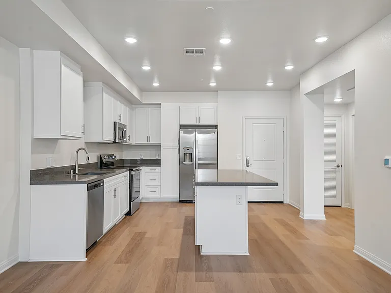 Gallery Park Apartments — Photo 9