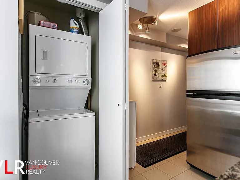 1010 Richards St #1702 — Photo 8