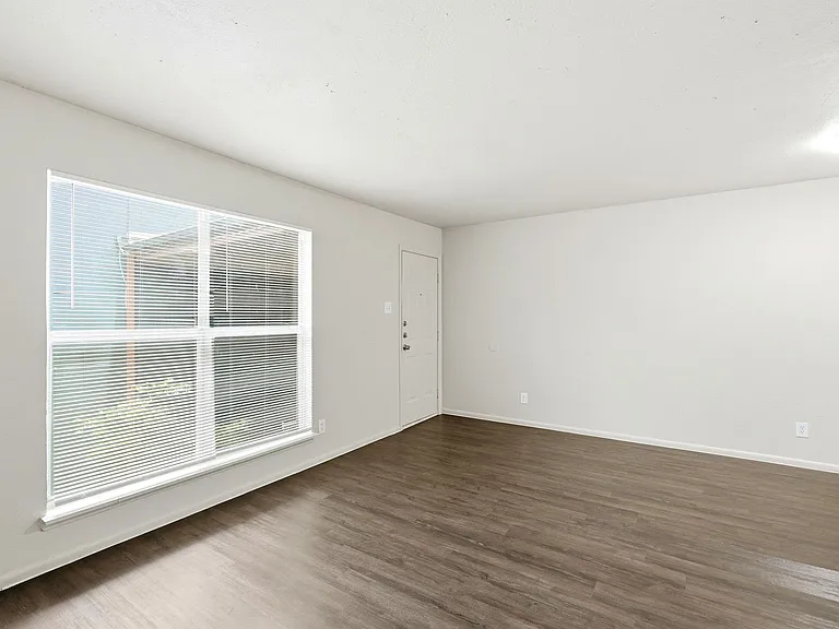 2319 Greenfield Pkwy — Photo 18